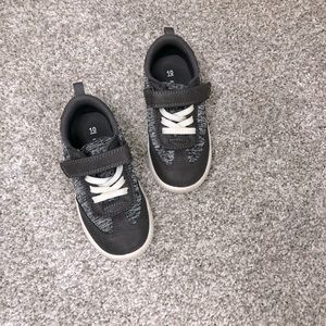 Carter’s Velcro sneakers! 🖤